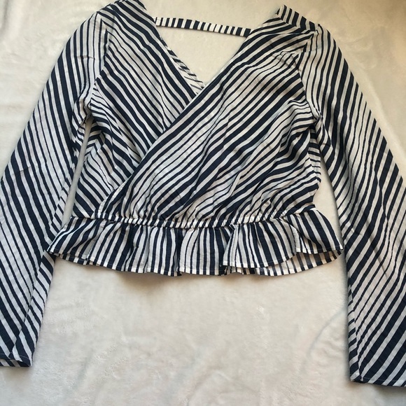 Express Women’s V Neckline Shirt | Size Small - Picture 3 of 5